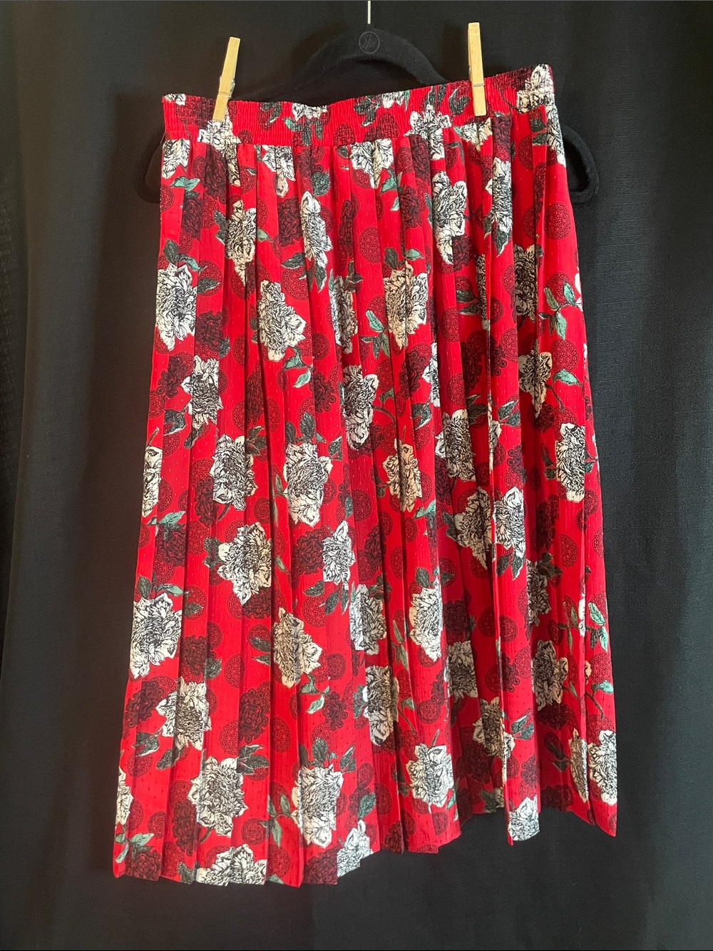 Red Floral Pleated Midi Skirt | size 12 | elastic waist